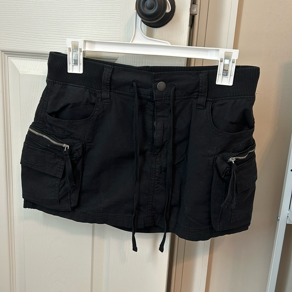 Size 2 black aerie cargo skirt